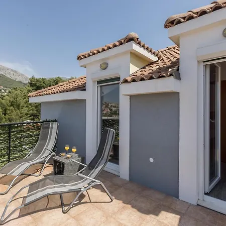 Clissa Villa *